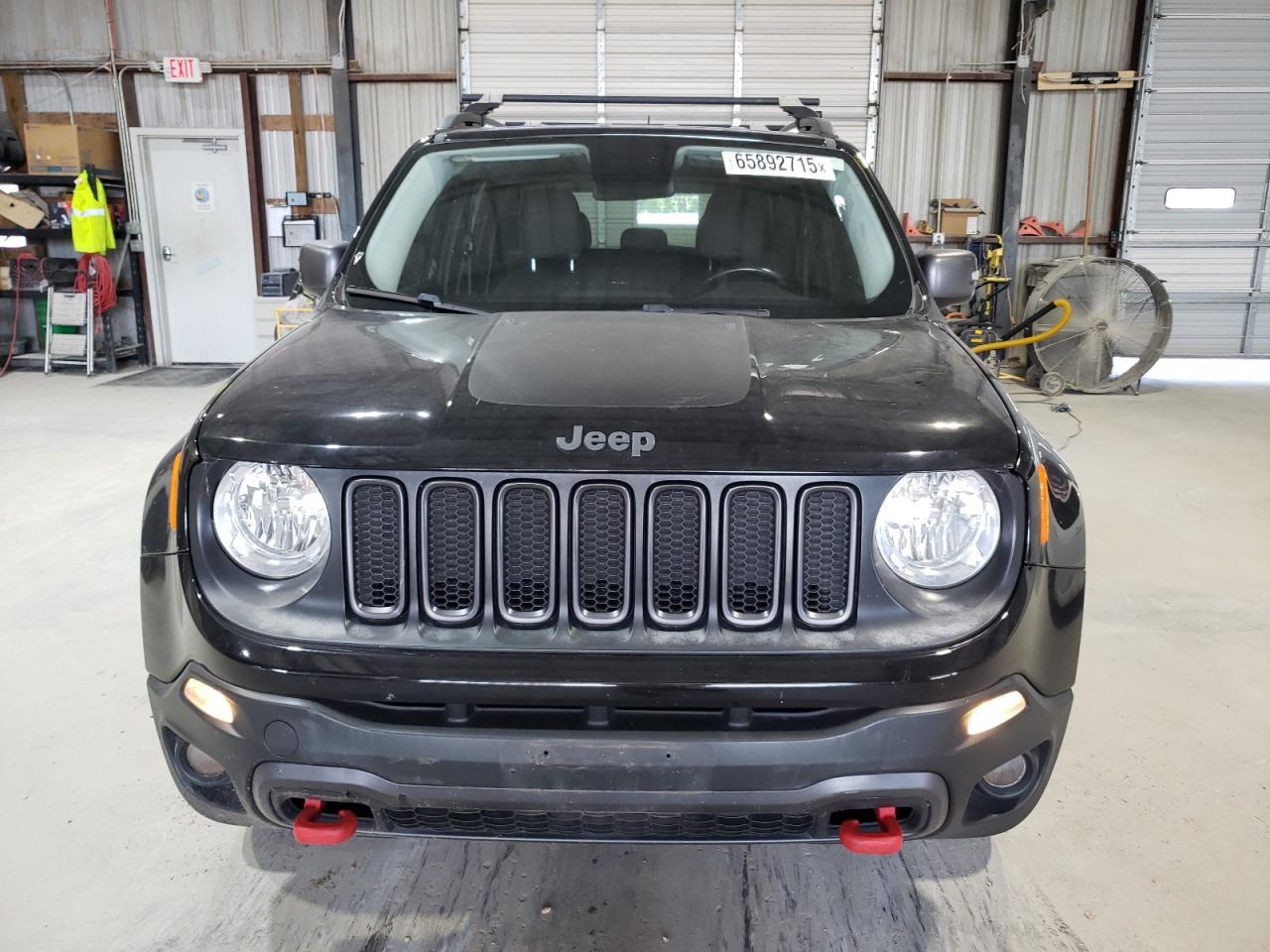 2017 Jeep Renegade Trailhawk - Image 5