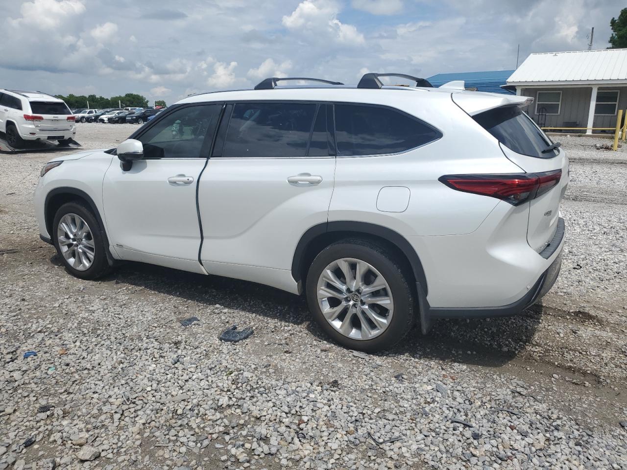 2023 Toyota Highlander Hybrid Limited - Image 2