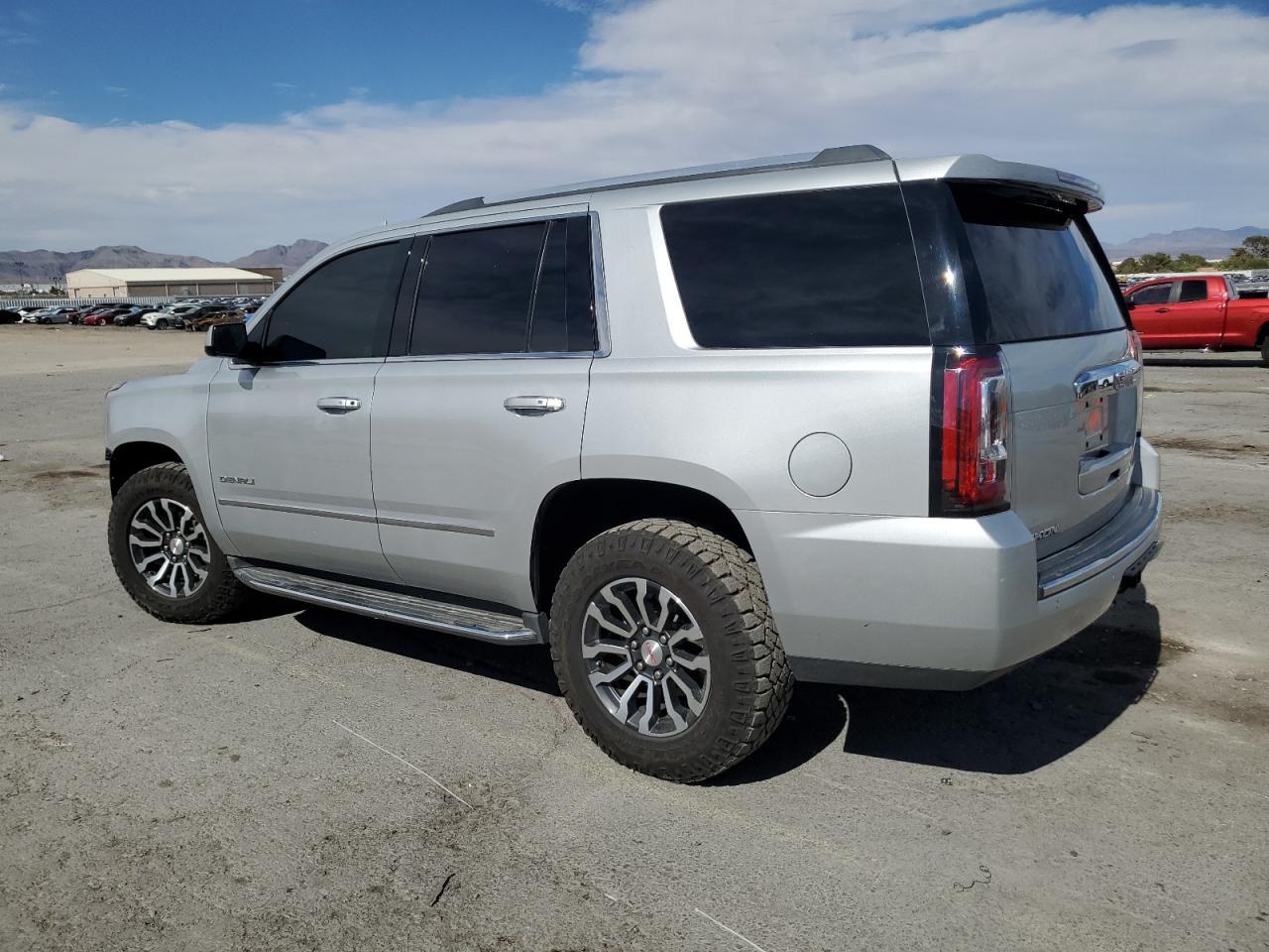 2017 GMC Yukon Denali - Фото 2