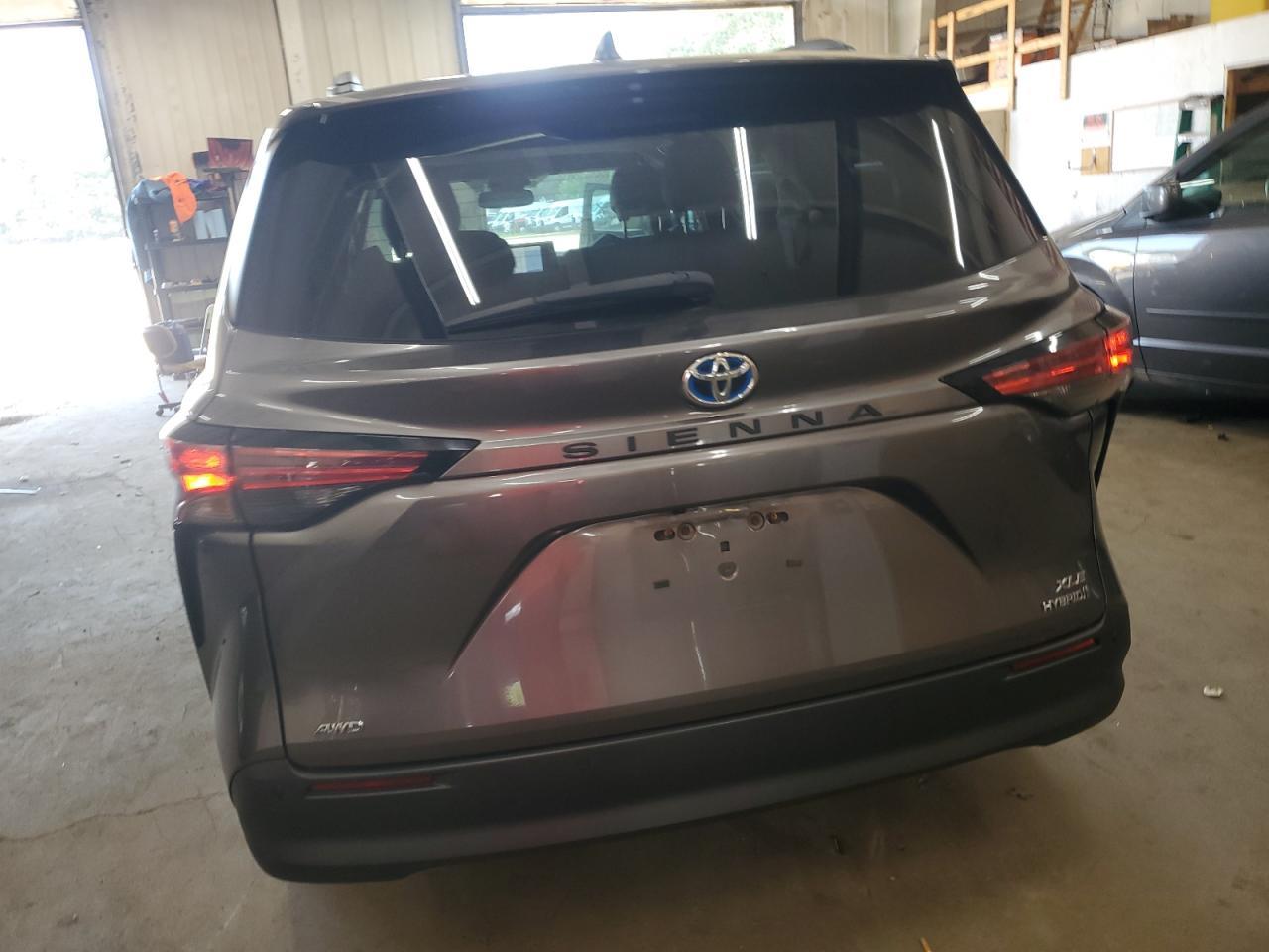 2021 Toyota Sienna Xle - Фото 6