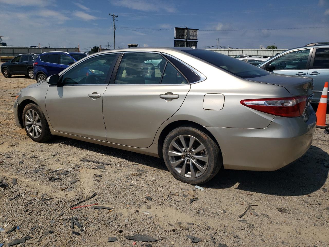 2015 Toyota Camry Le - Фото 2