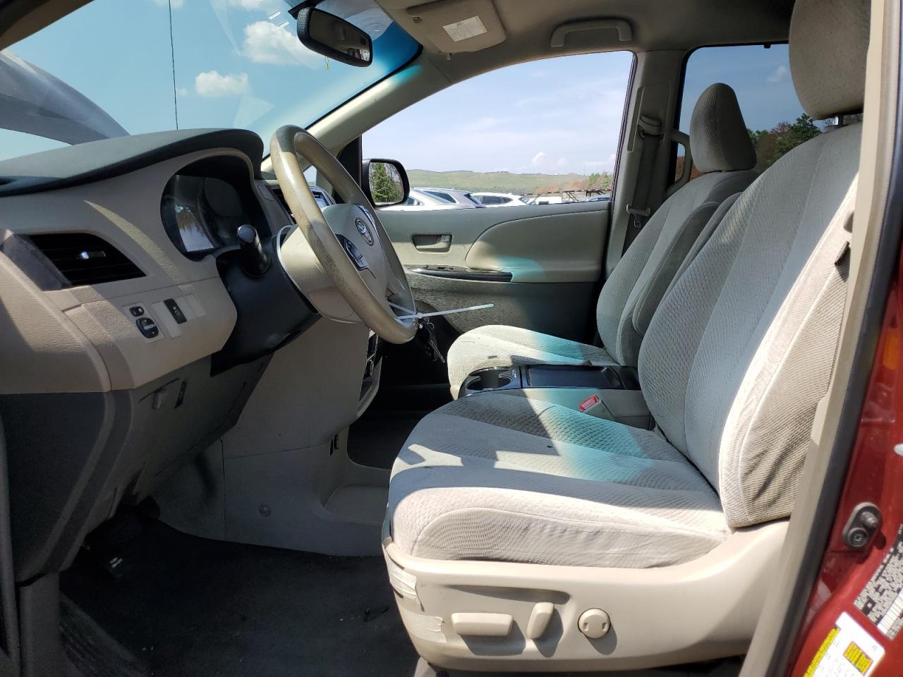 2011 Toyota Sienna Le - Image 7