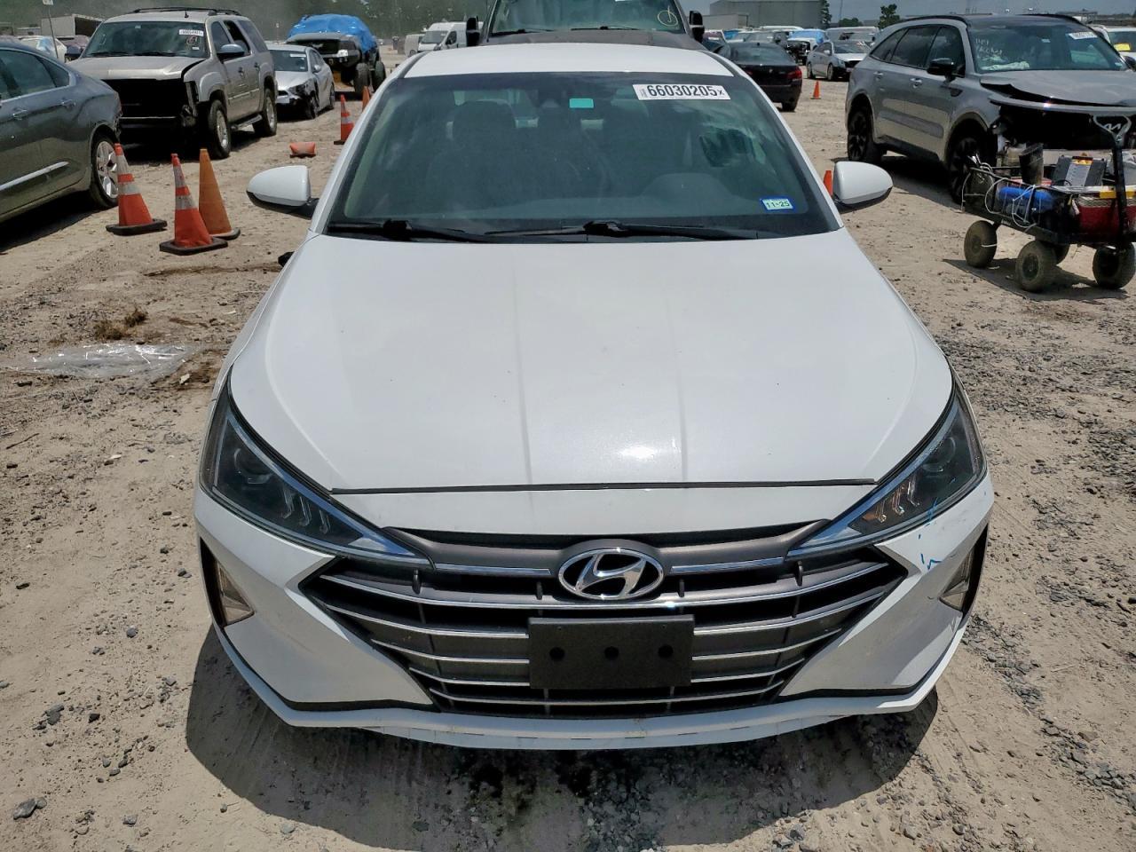 2020 Hyundai Elantra Se - Image 5