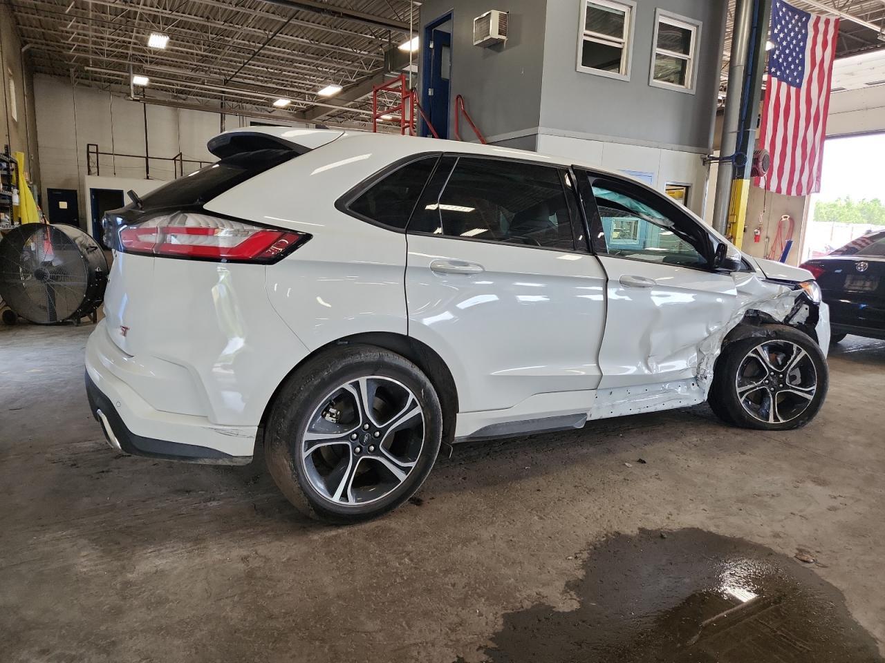2022 Ford Edge St - Image 3
