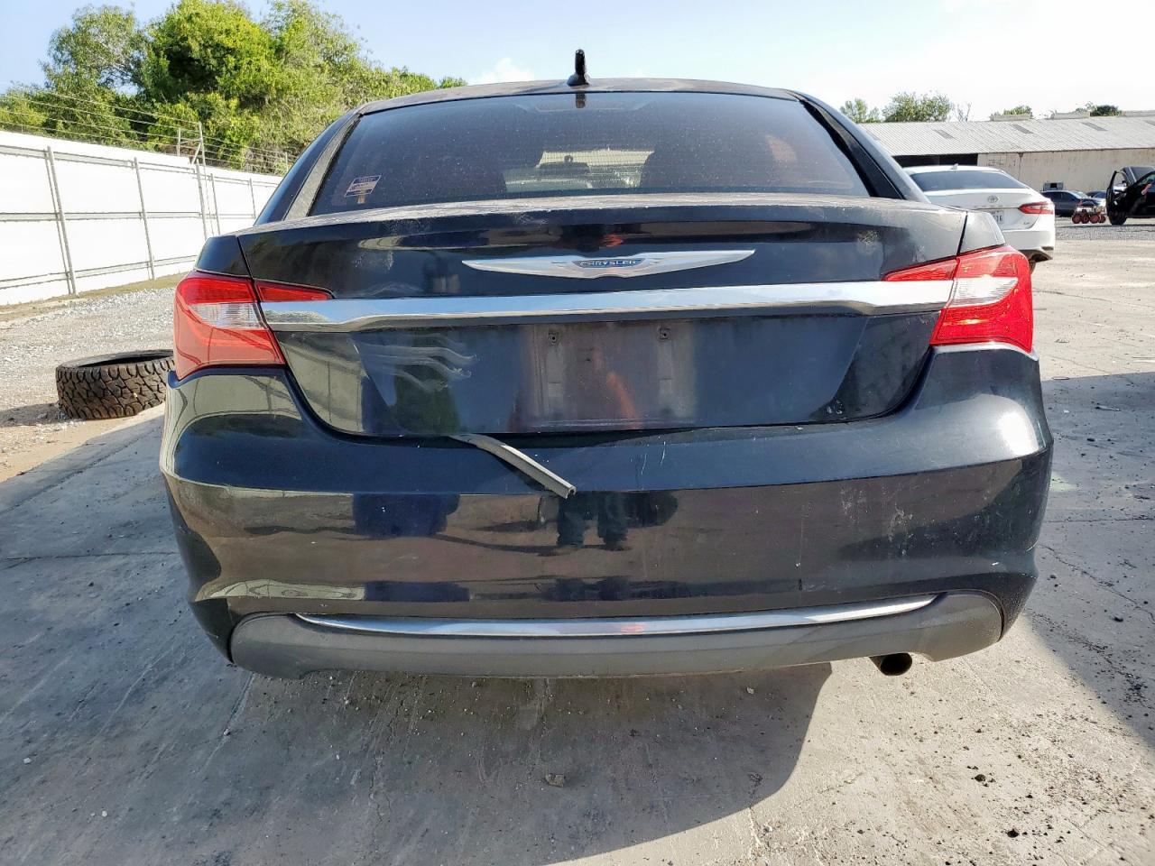 2014 Chrysler 200 Lx - Image 6
