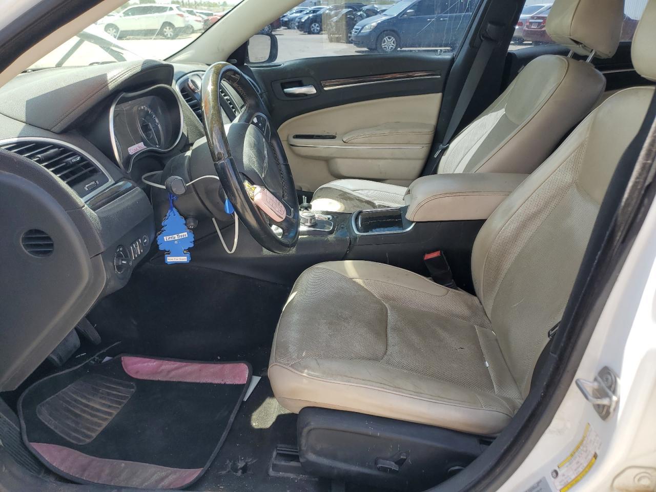 2017 Chrysler 300C - Image 7