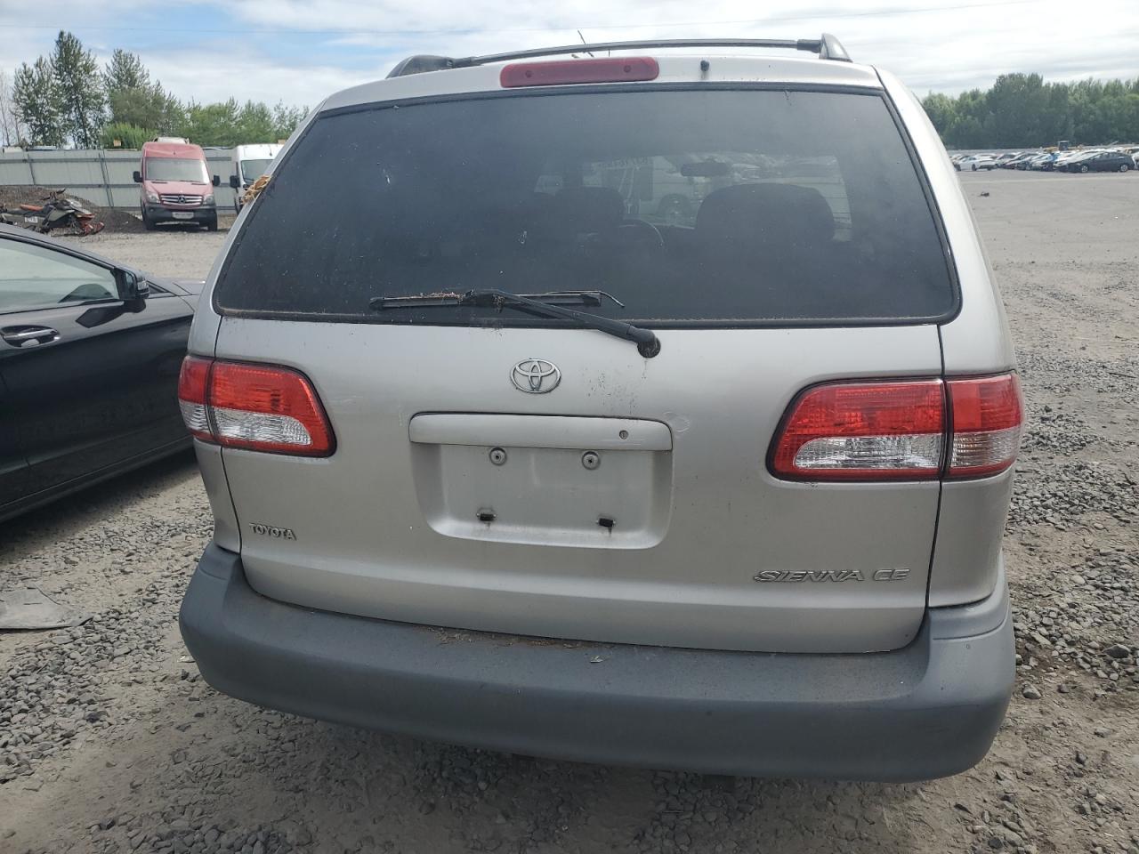 2002 Toyota Sienna Ce - Image 6