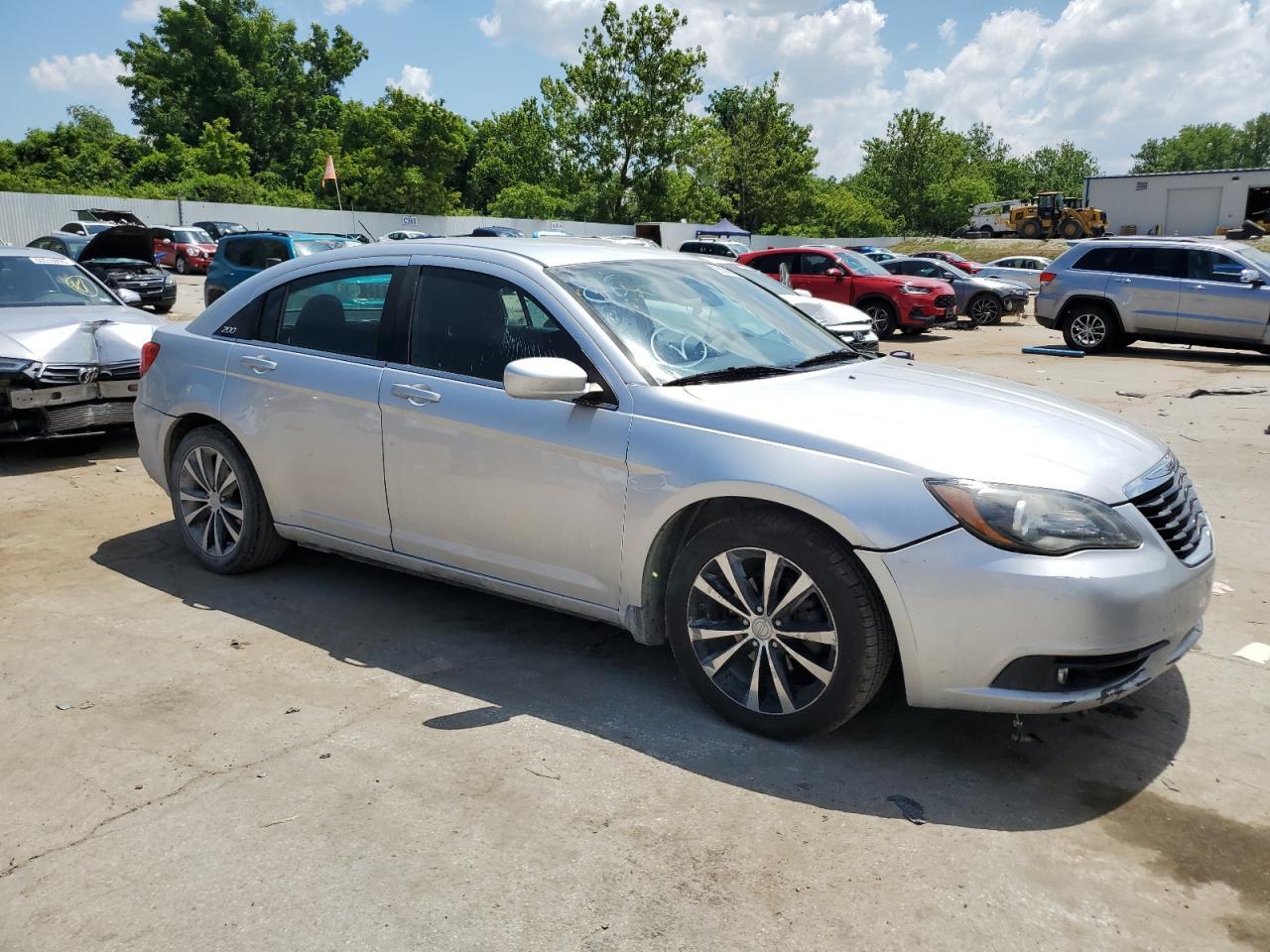 2012 Chrysler 200 Touring - Image 4