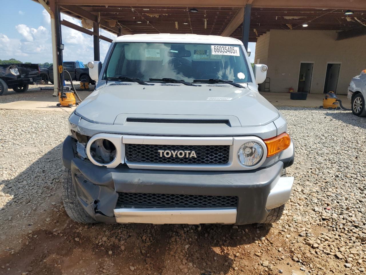 2014 Toyota Fj Cruiser - Image 5