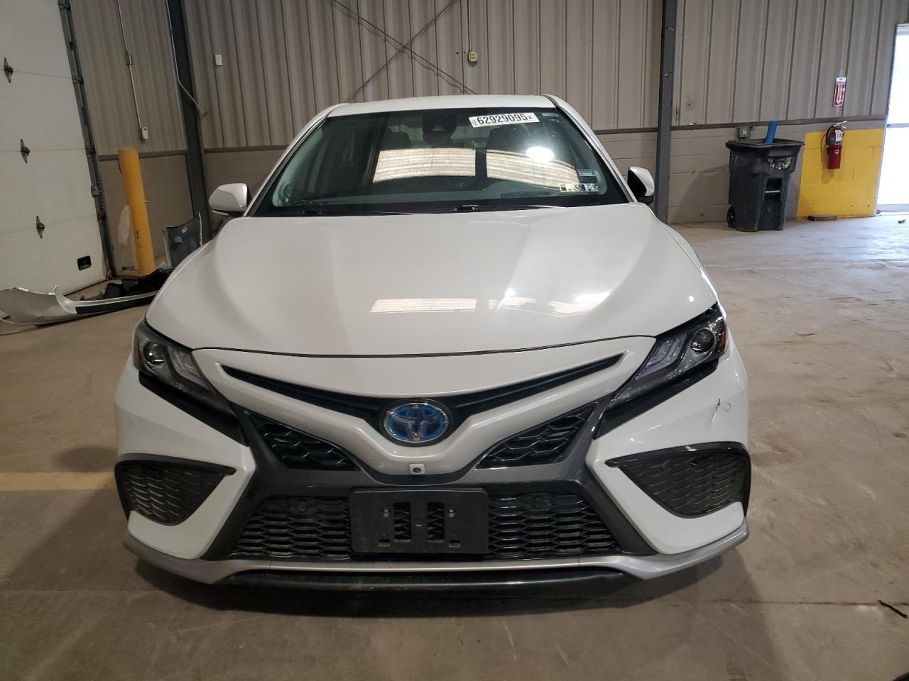 2021 Toyota Camry Xse - Фото 5