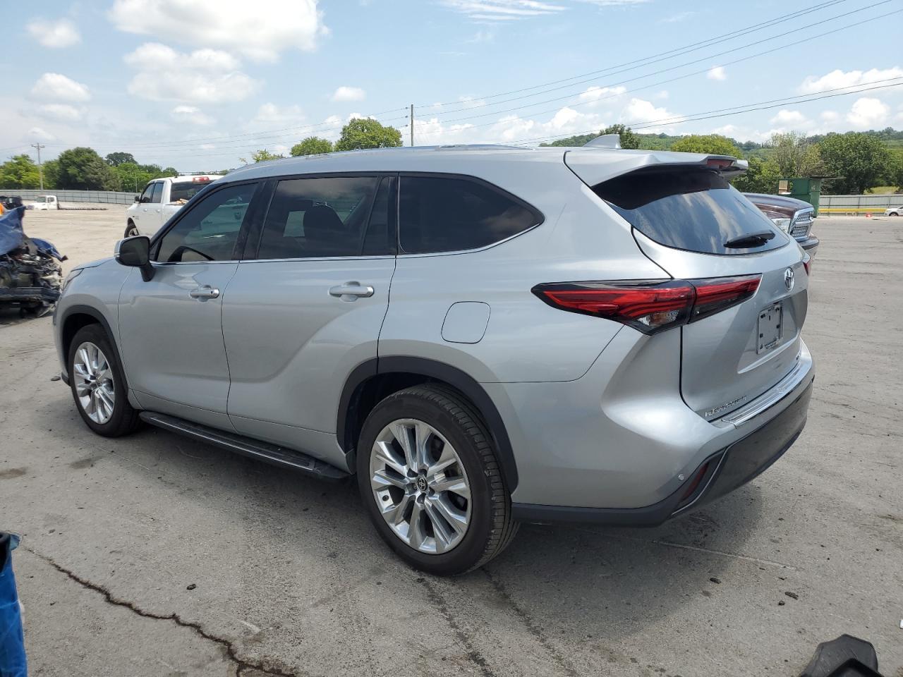 2022 Toyota Highlander Limited - Image 2