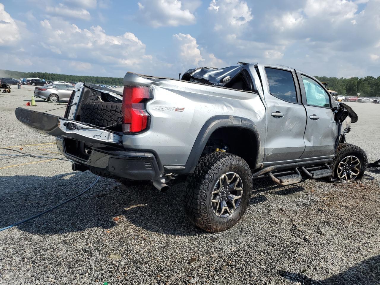 2024 Chevrolet Colorado Zr2 - Image 3