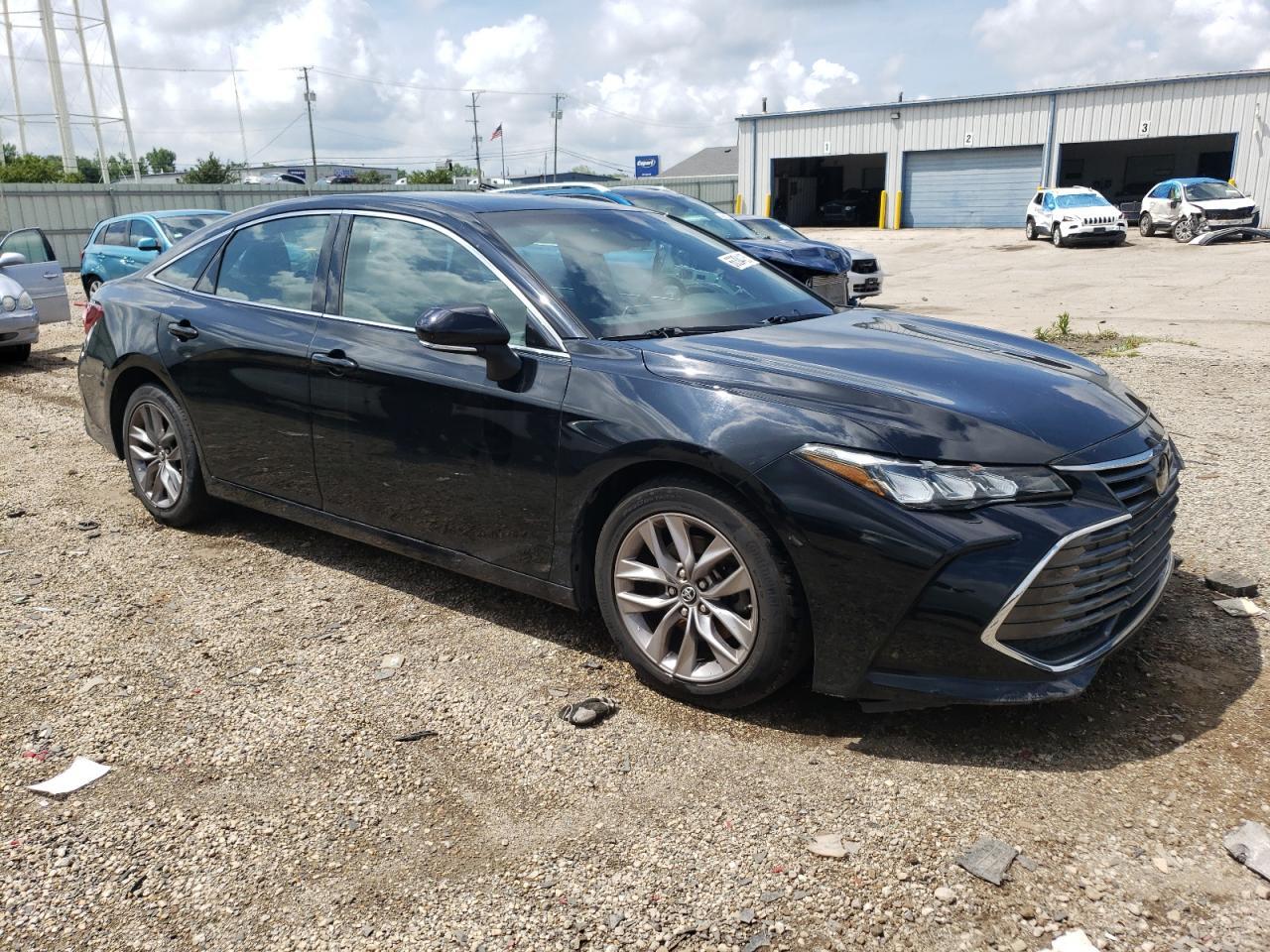 2019 Toyota Avalon Xle - Image 4