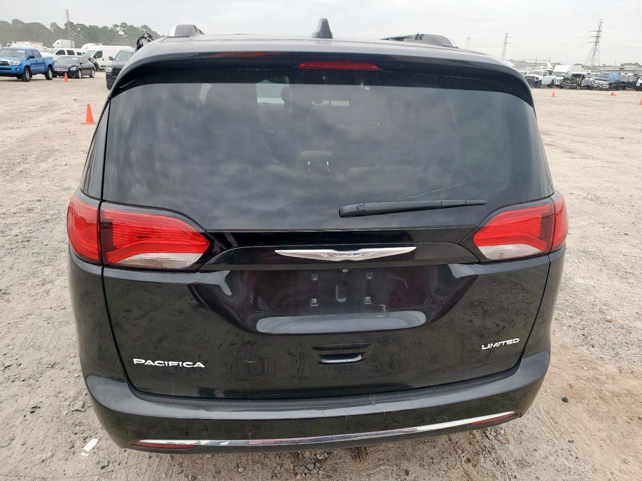 2018 Chrysler Pacifica Limited - Image 6
