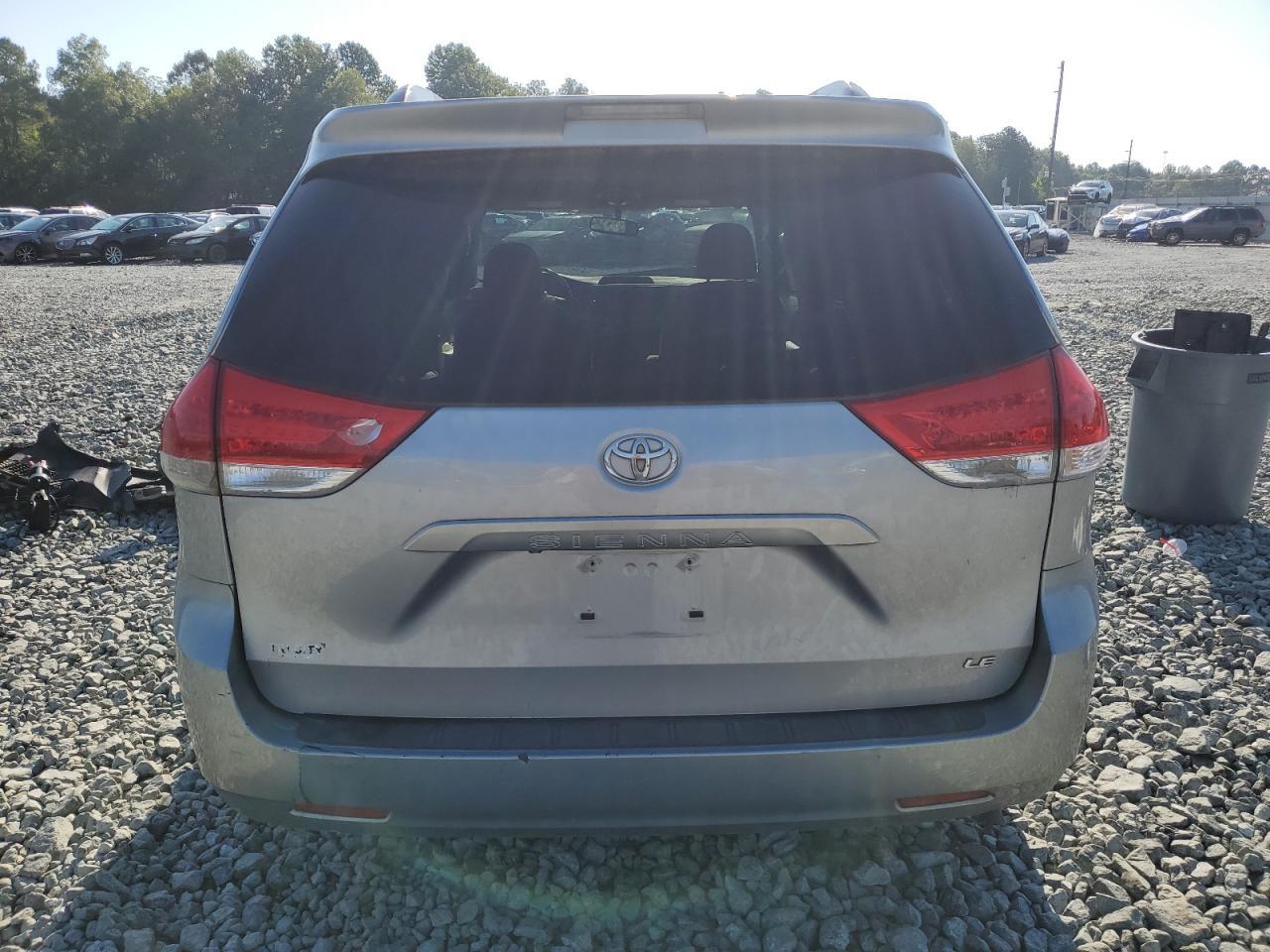 2011 Toyota Sienna Le - Фото 6