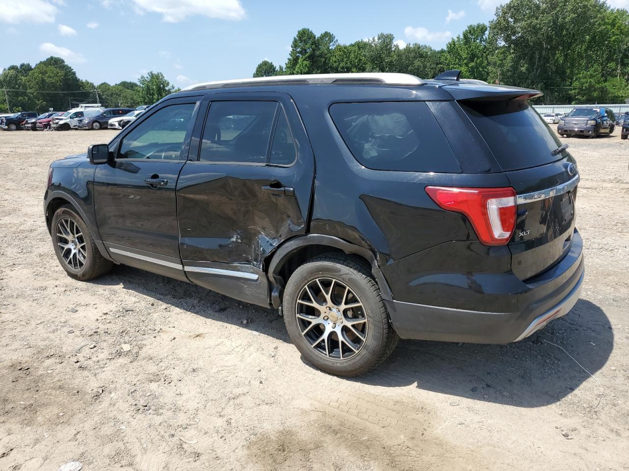 2017 Ford Explorer Xlt - Фото 2