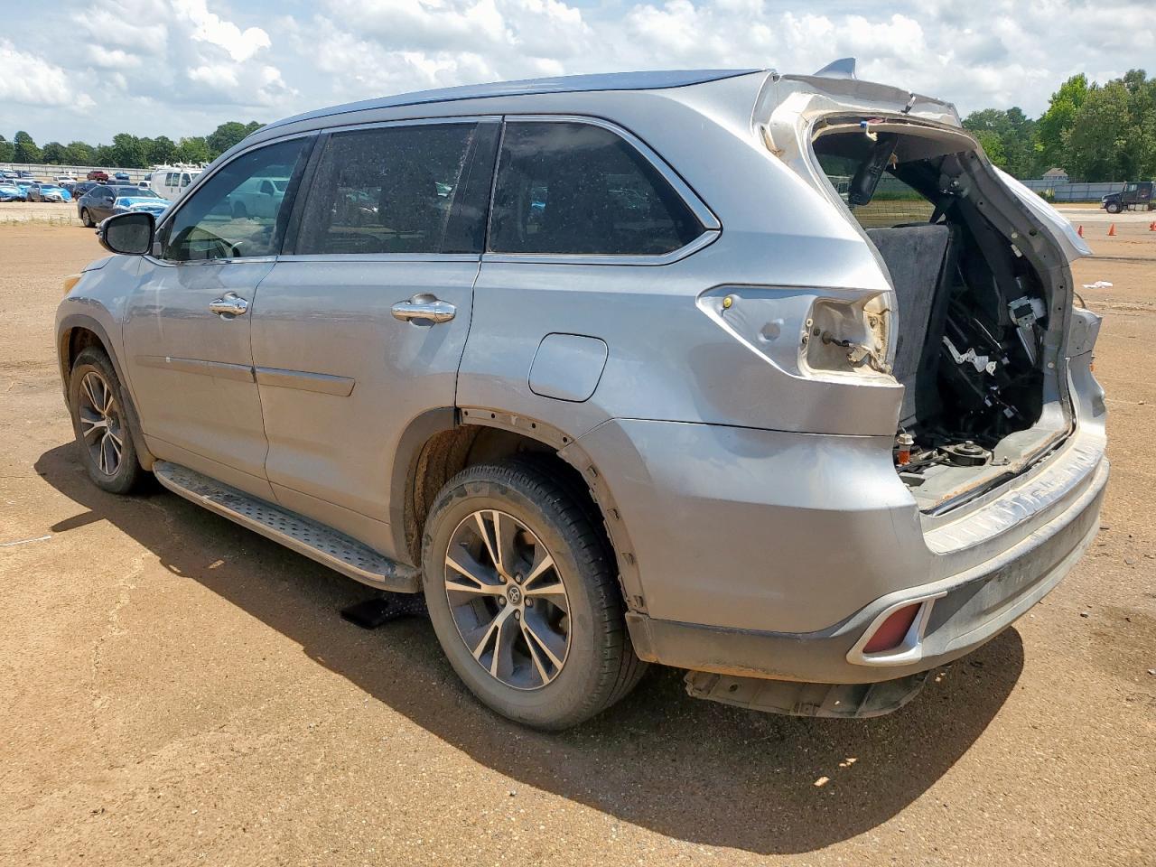 2016 Toyota Highlander Xle - Image 2