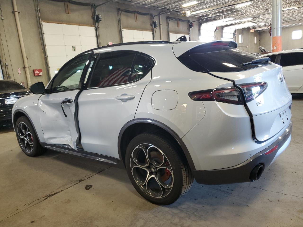 2024 Alfa Romeo Stelvio Ti - Фото 2