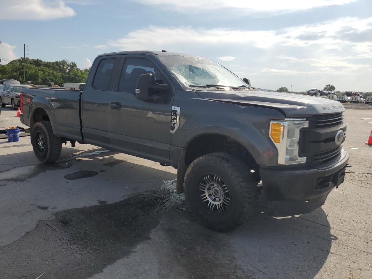 2017 Ford F250 Super Duty - Image 4