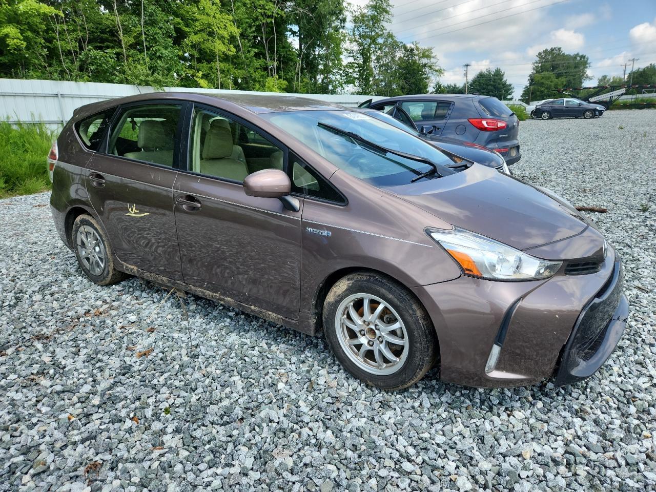 2015 Toyota Prius V - Image 4