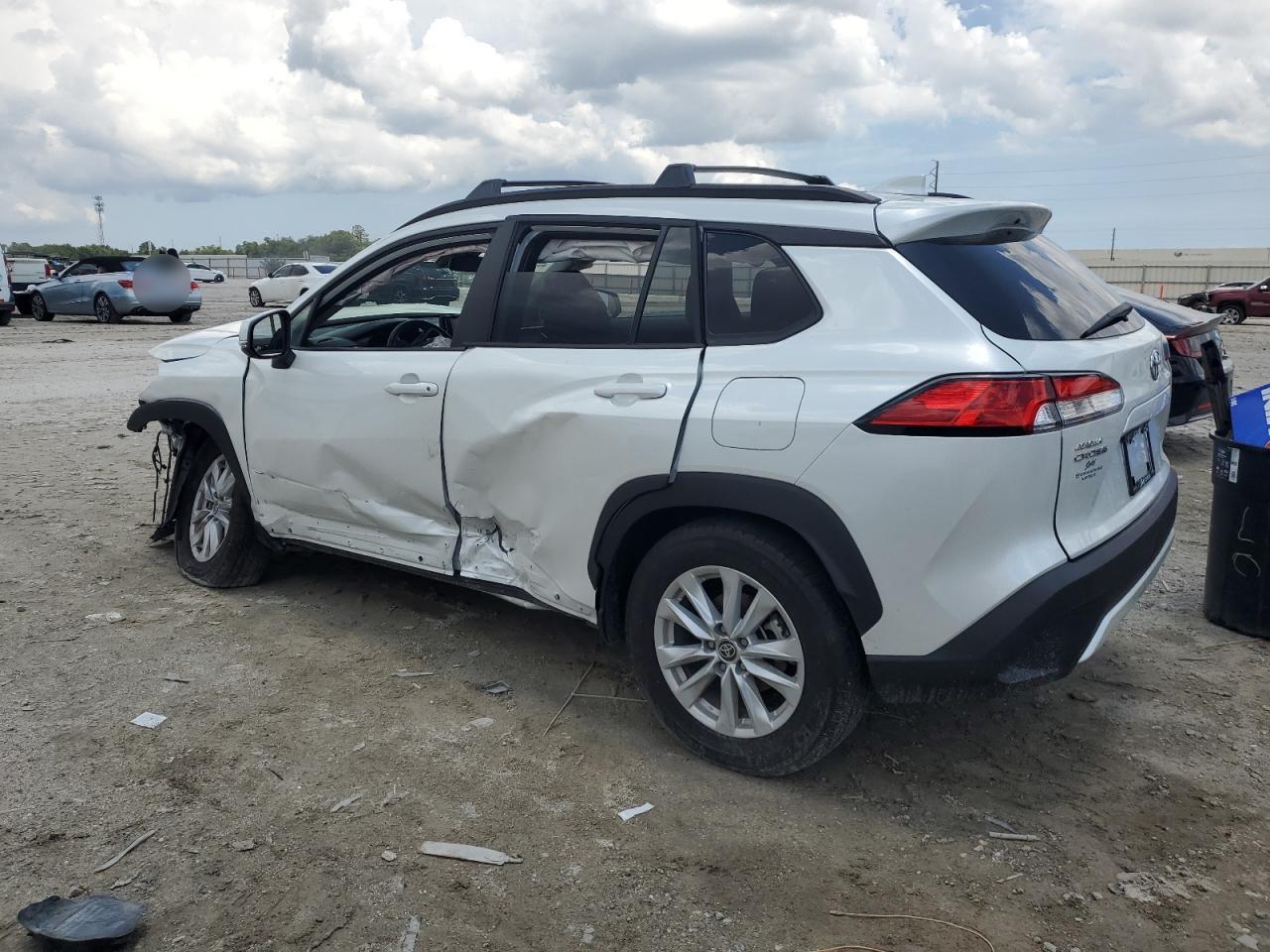 2022 Toyota Corolla Cross Le - Фото 2