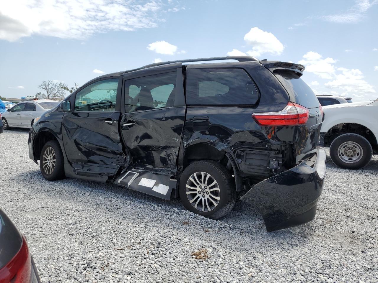 2019 Toyota Sienna Xle - Фото 2