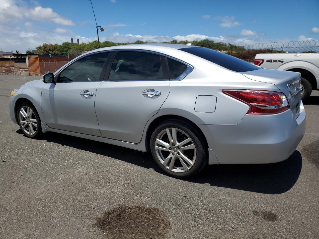 2013 Nissan Altima 3.5S - Image 2