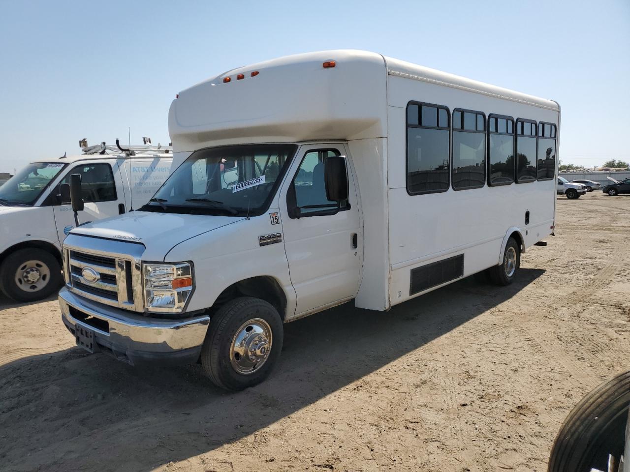 2013 Ford Econoline E450 Super Duty Cutaway Van