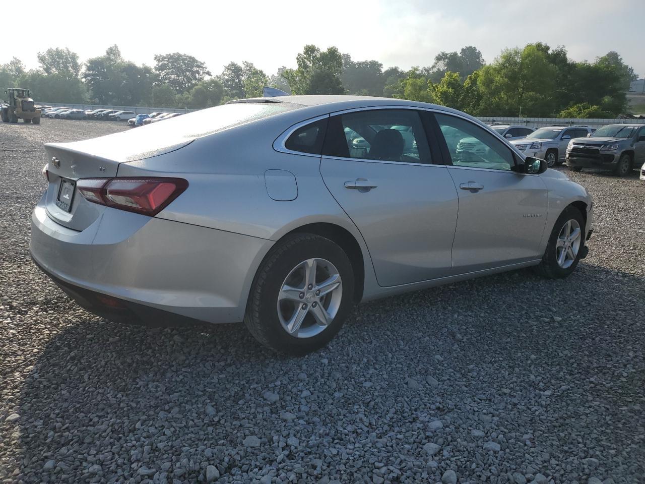 2022 Chevrolet Malibu Lt - Фото 3