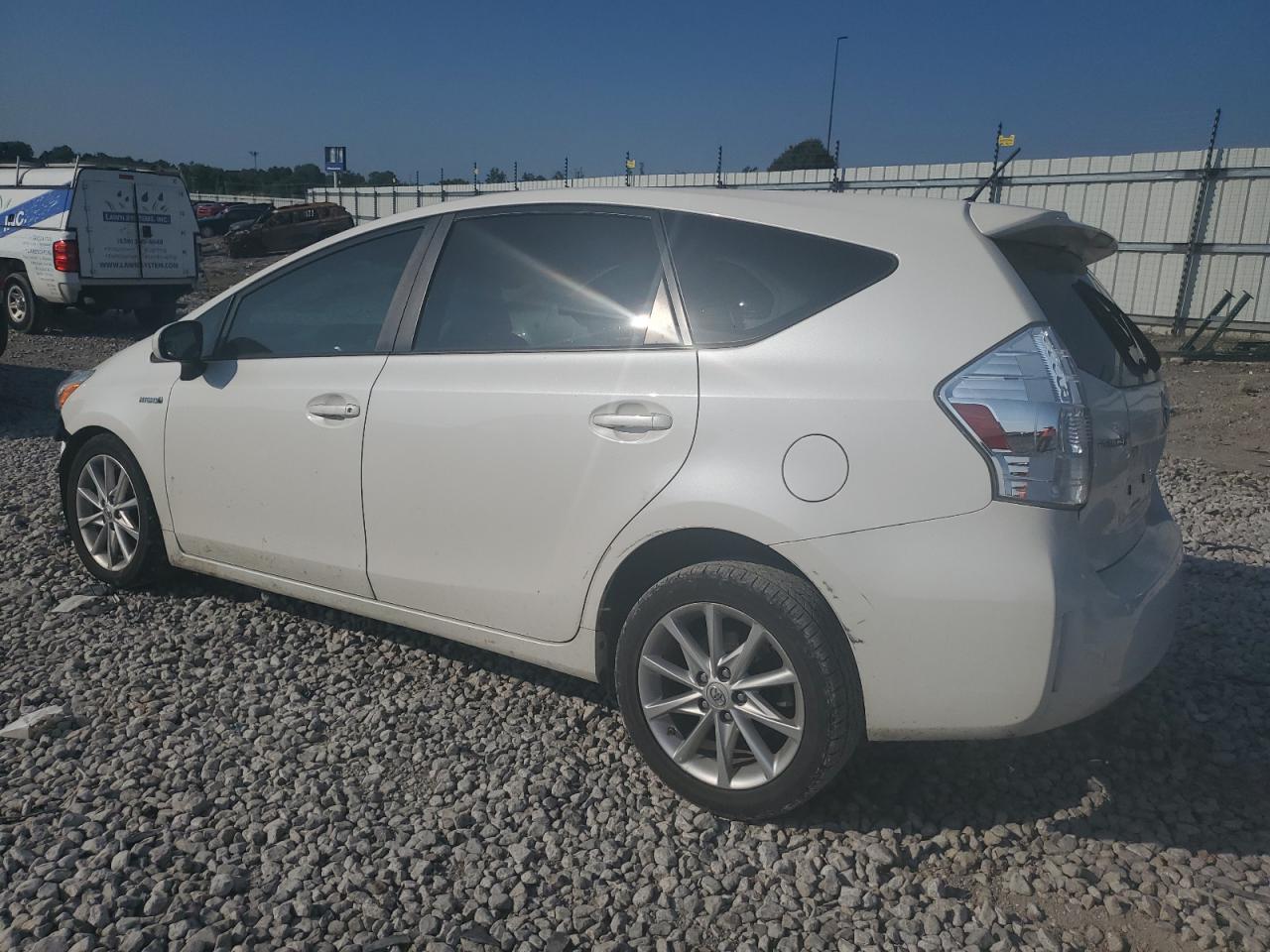 2013 Toyota Prius V - Фото 2