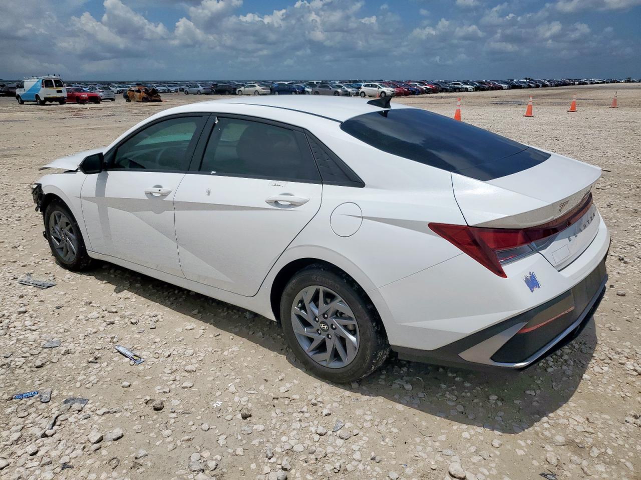 2024 Hyundai Elantra Sel - Фото 2