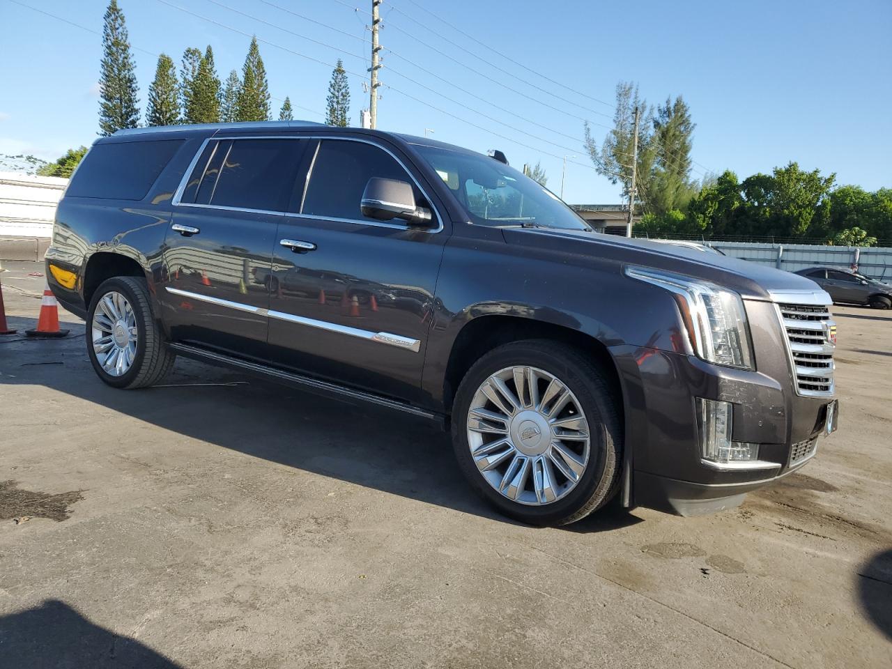 2016 Cadillac Escalade Esv Platinum - Image 4