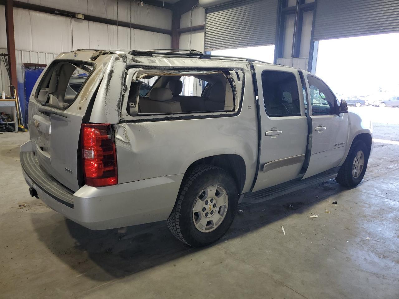 2011 Chevrolet Suburban C1500 Lt - Image 3