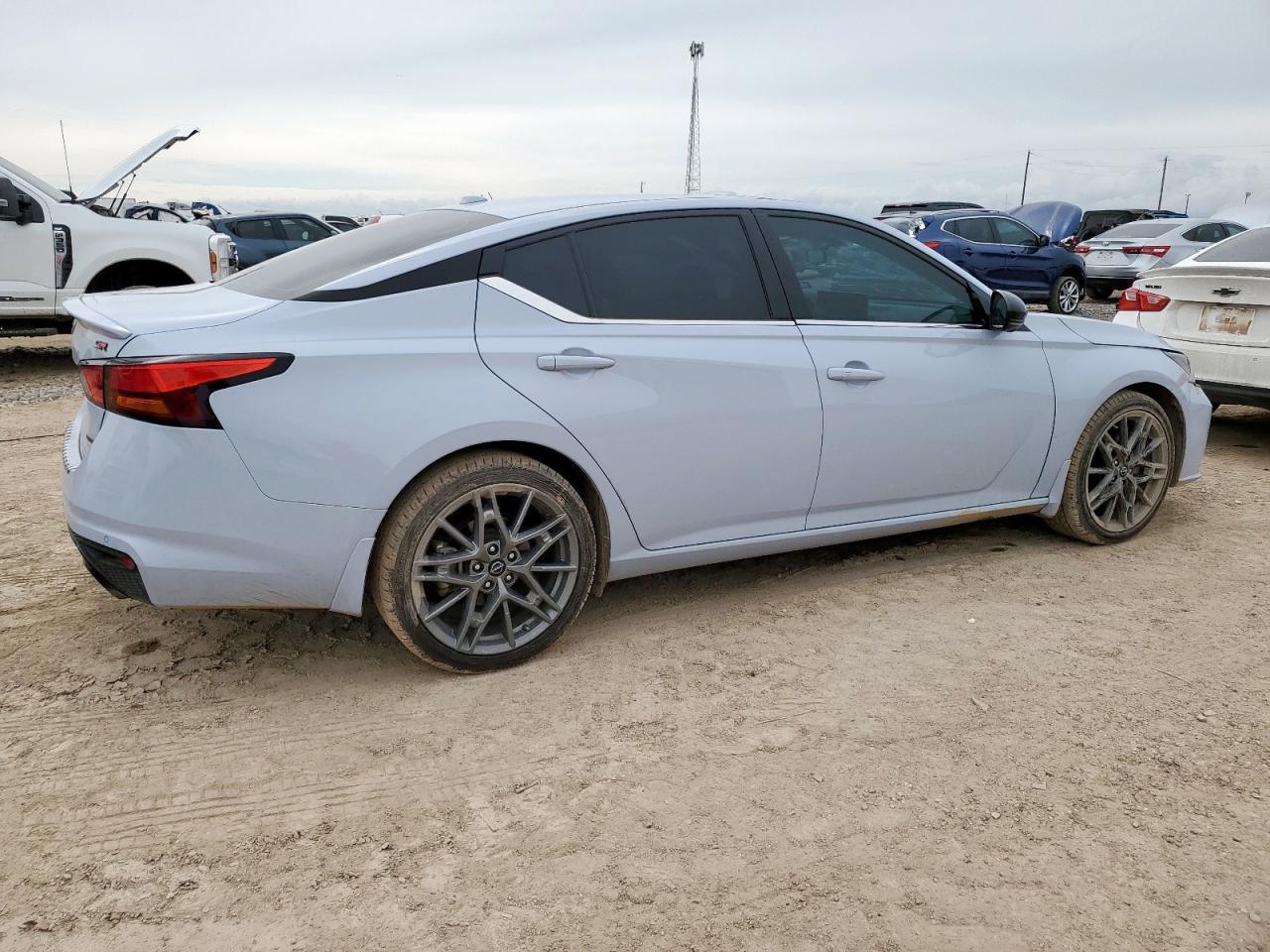 2023 Nissan Altima Sr - Фото 3