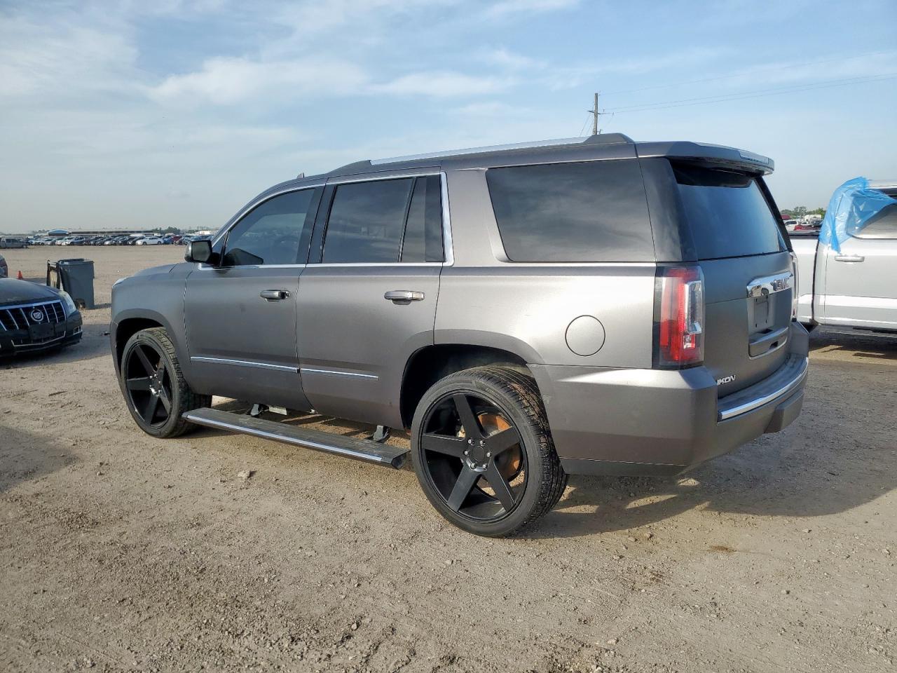 2017 GMC Yukon Slt - Фото 2