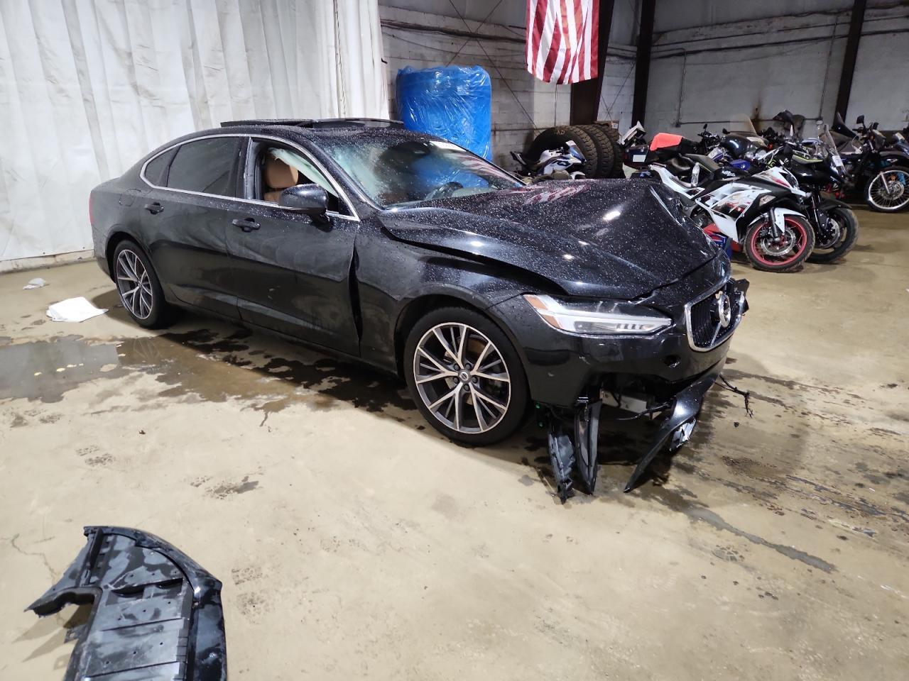 2018 Volvo S90 T5 Momentum - Image 4