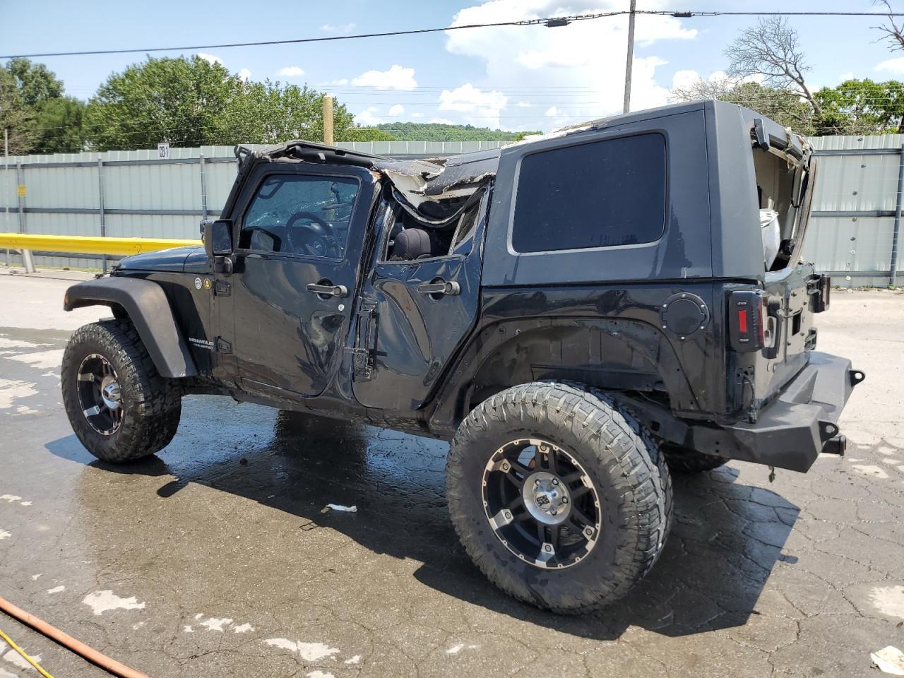 2011 Jeep Wrangler Unlimited Sahara - Фото 2