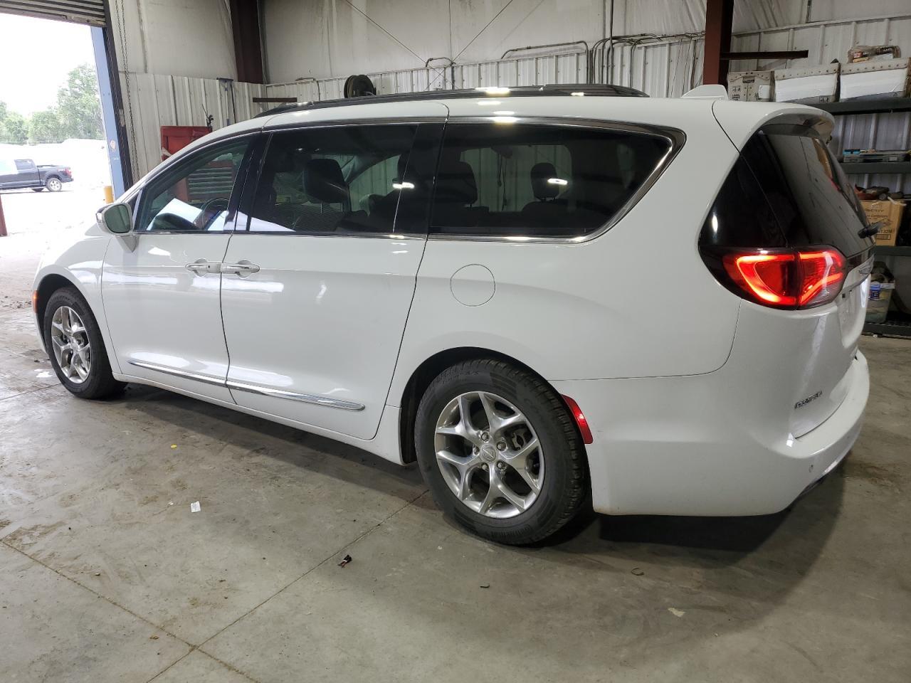 2018 Chrysler Pacifica Limited - Image 2
