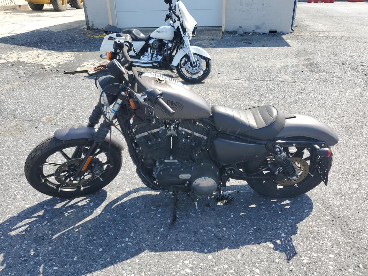 2015 Harley-Davidson Xl883 Iron 883 - Image 3