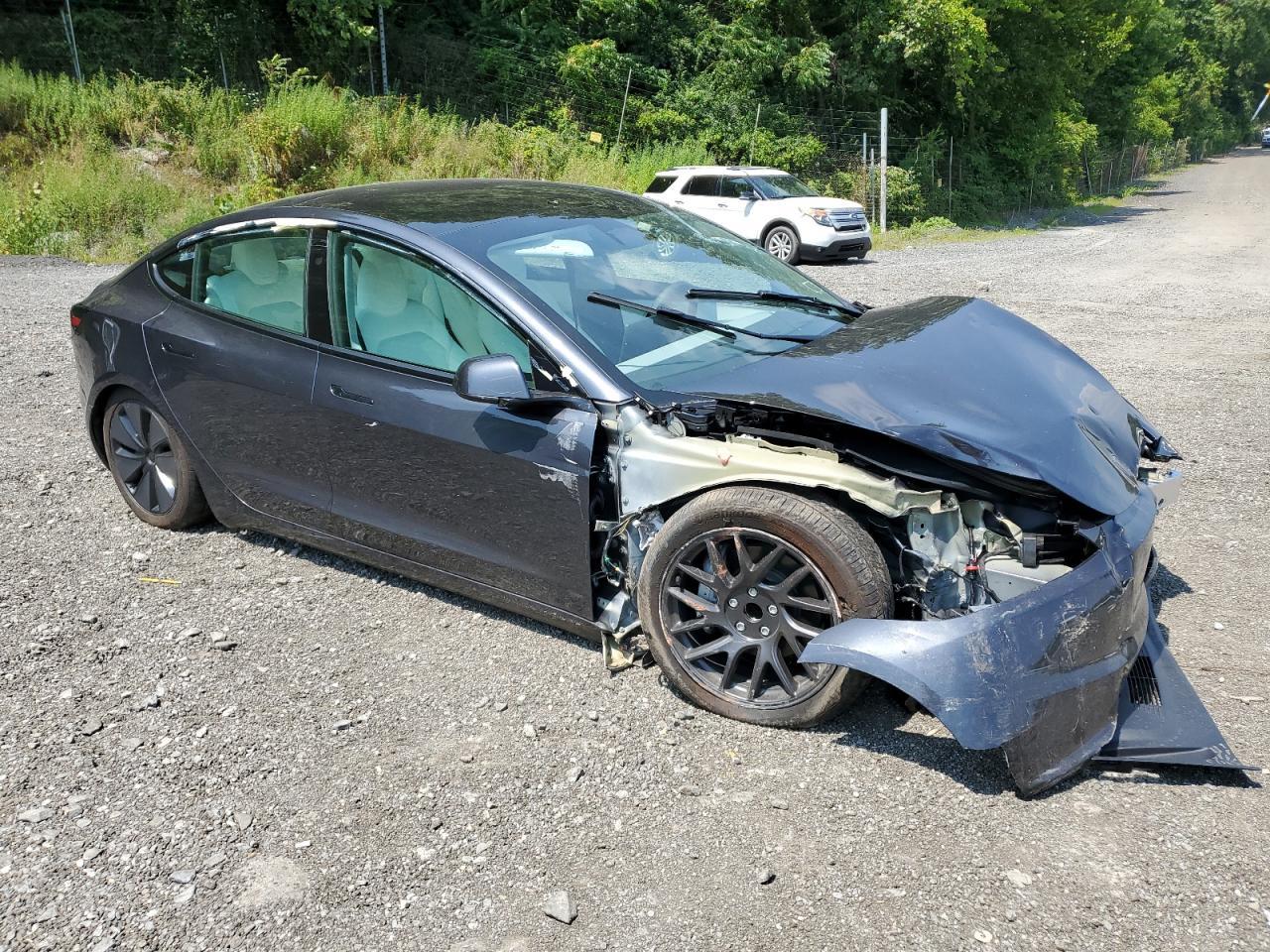 2025 Tesla Model 3 - Фото 4