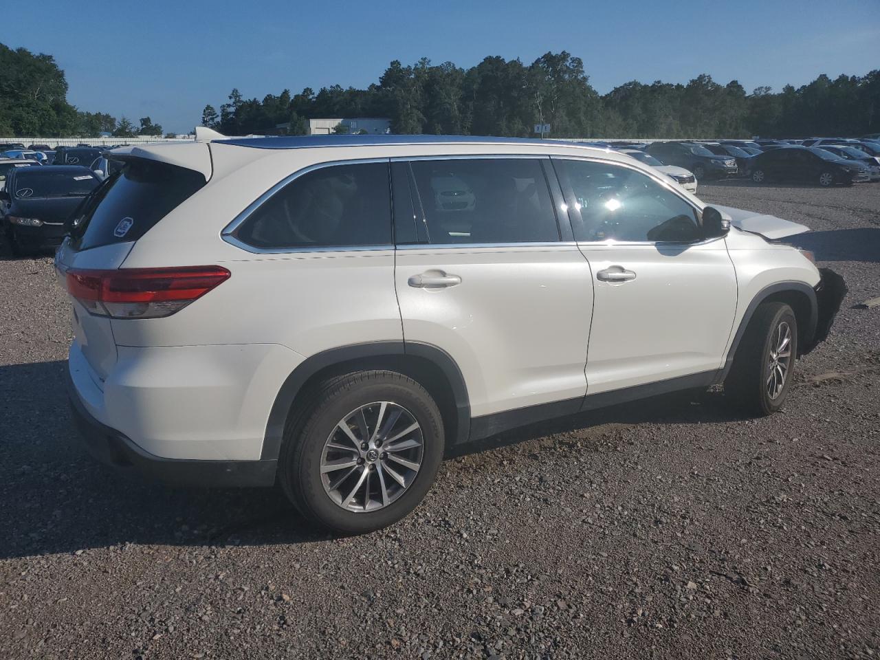 2019 Toyota Highlander Se - Image 3