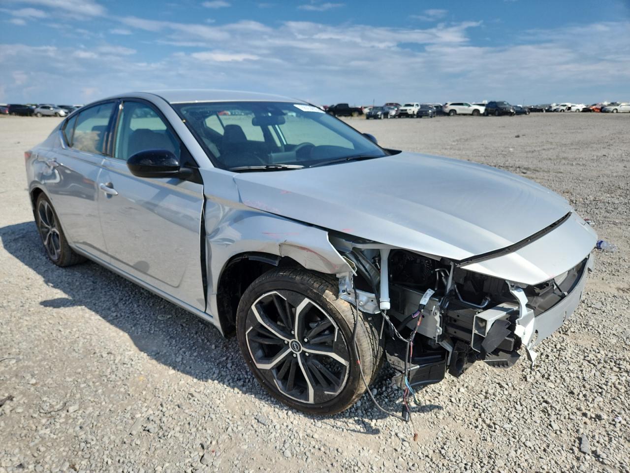 2025 Nissan Altima Sr - Фото 4