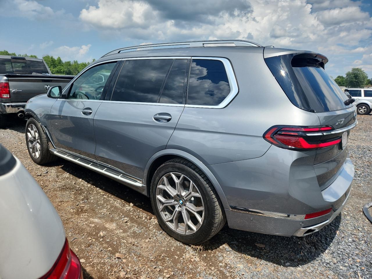 2025 BMW X7 xDrive40I - Фото 2