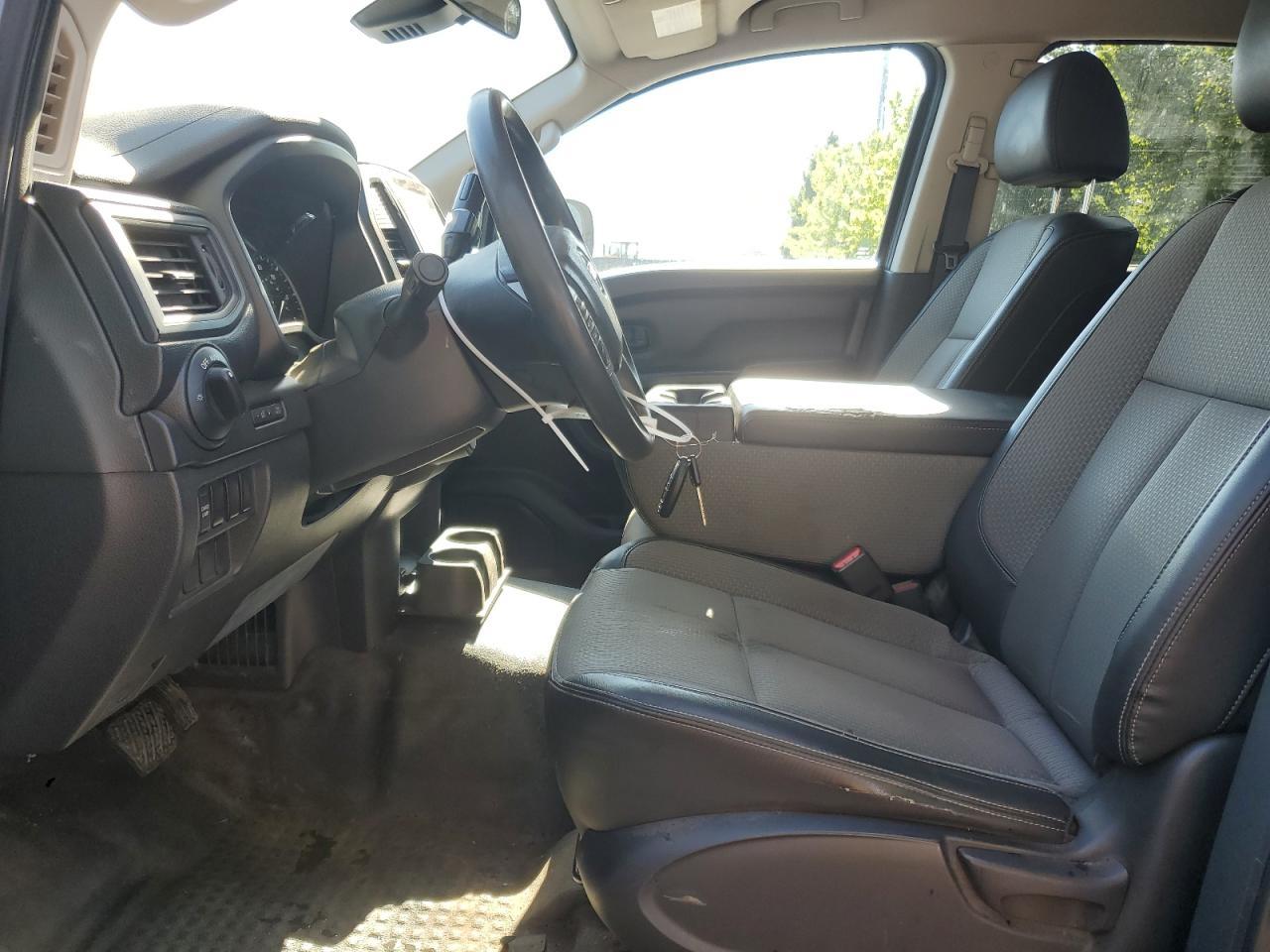 2020 Nissan Titan S - Фото 7