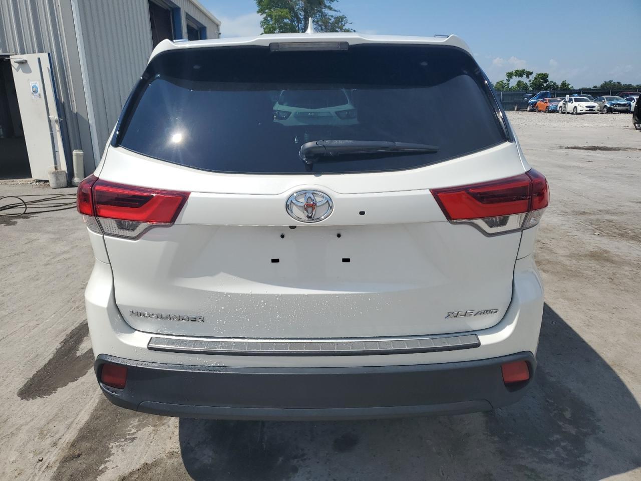 2018 Toyota Highlander Se - Фото 6