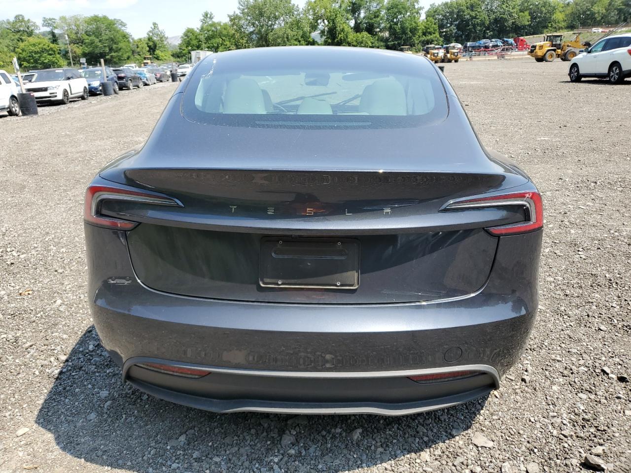 2025 Tesla Model 3 - Фото 6