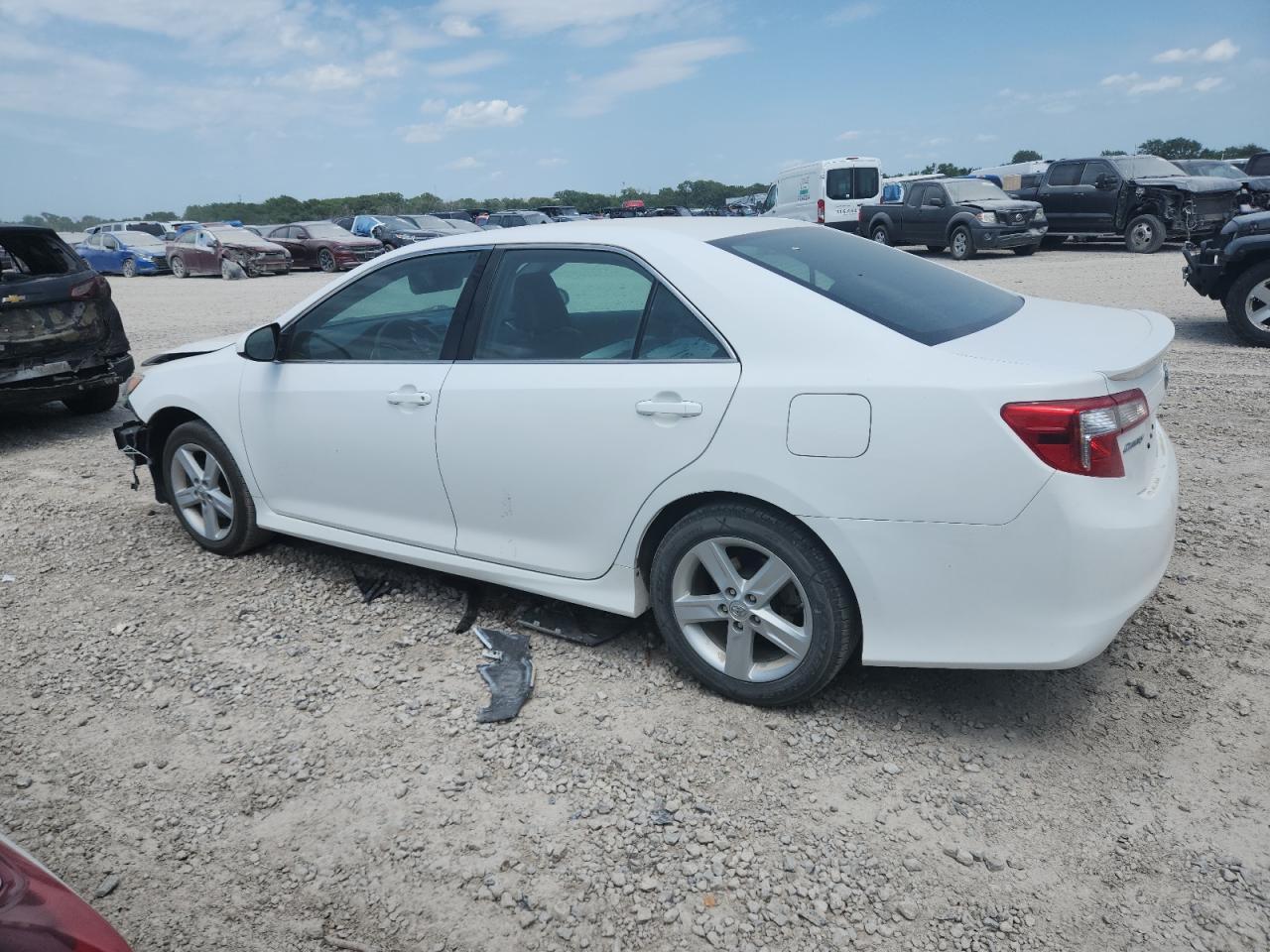 2014 Toyota Camry L - Image 2