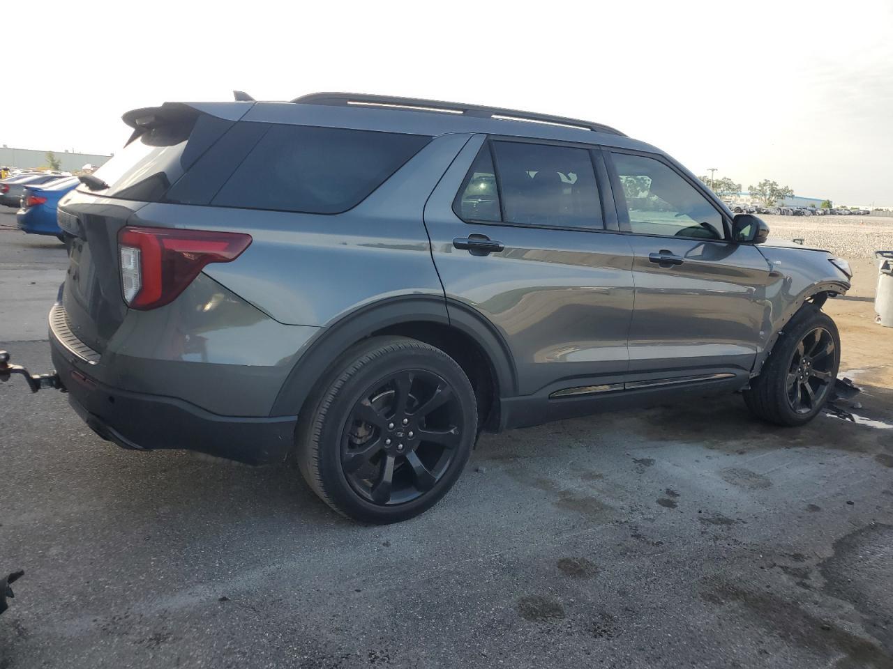 2023 Ford Explorer St-Line - Image 3