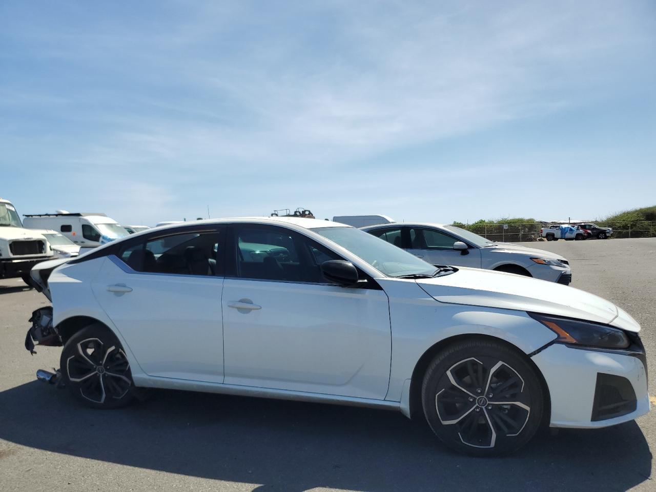 2024 Nissan Altima Sr - Фото 4