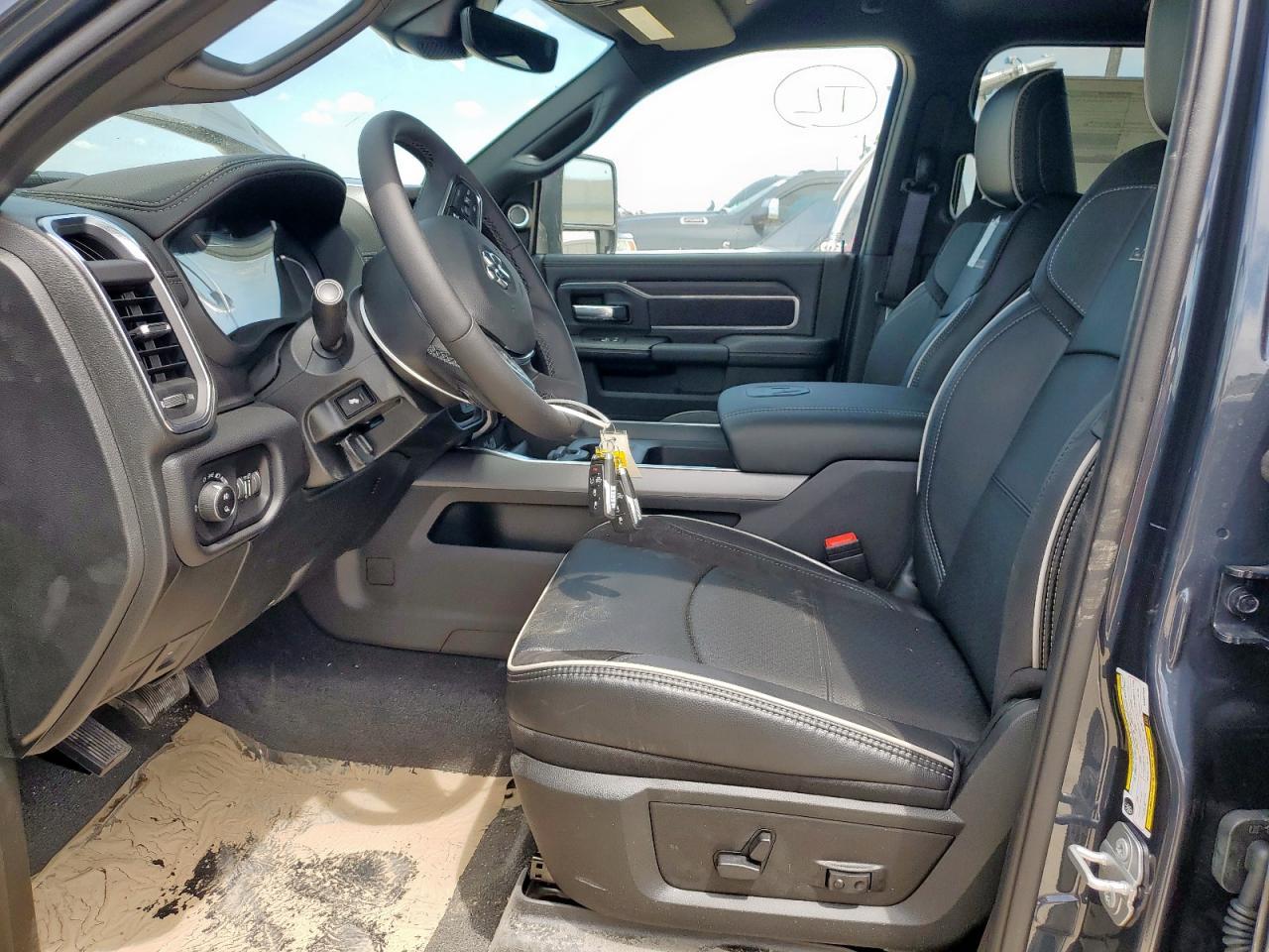 2025 Ram 3500 Laramie - Фото 7